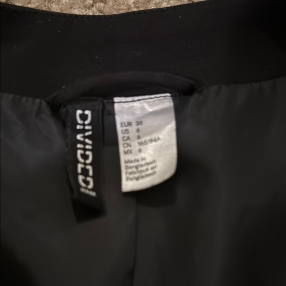 Elegant Black Women's Blazer - Picture 2 of 3